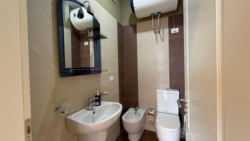Apartament Per qera 2+1+2 liqeni thate
