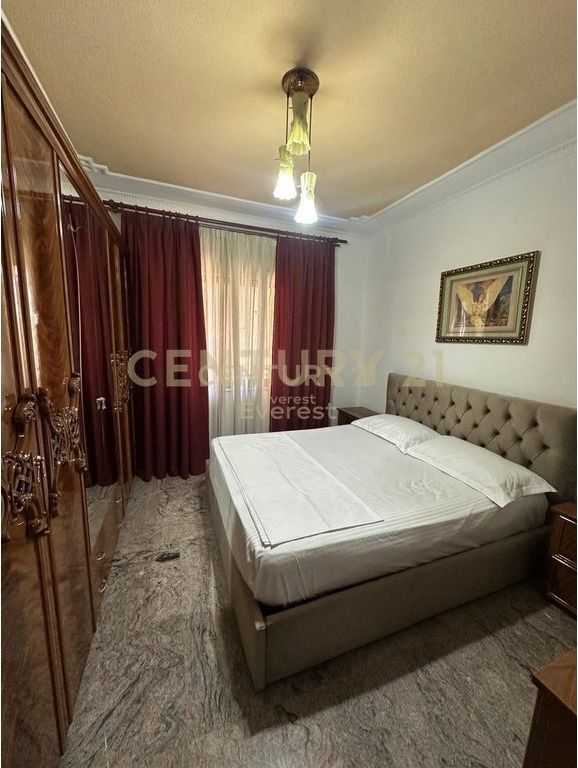 QENDER, APARTAMENT 2+1+2 PER QIRA