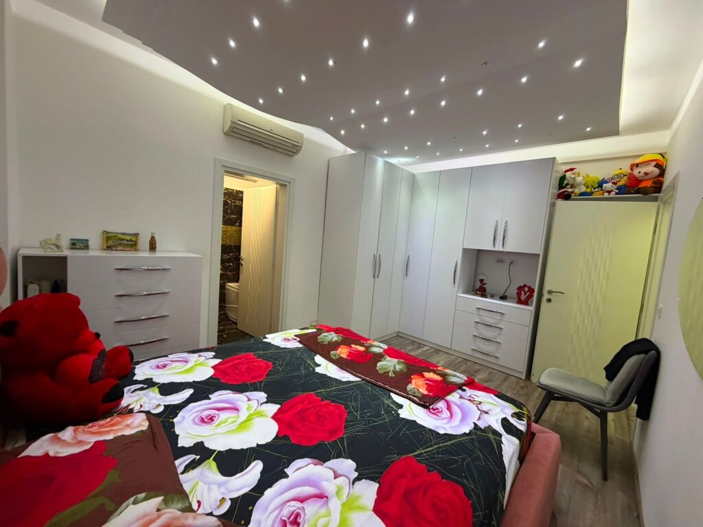 🏡 APARTAMENT 2+1+2 ME QIRA – LUNGOMARE, VLORË