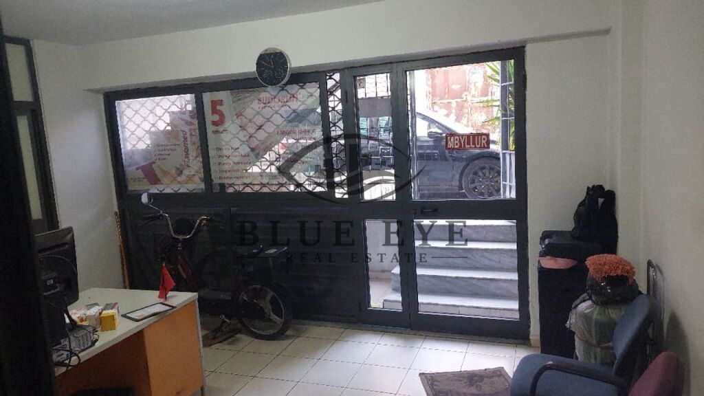 Zyrë Magazine Me Qira në Bulevard, Durrës!