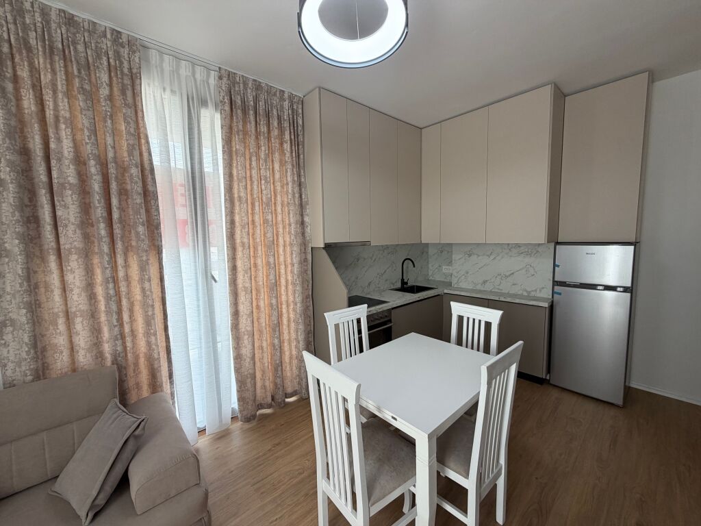 🏢 Jepet me qera apartament 2+1  +parkim 📍 Vendndodhja: Rruga Jordan Misja    💰 Çmimi: 85.000 lekë / muaj