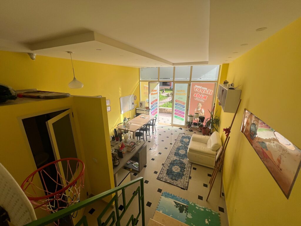 DYQAN OKAZION  PER SHITJE TE VILA L ASTIR