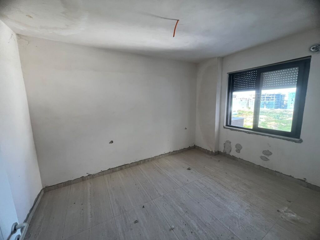 FOR SALE 1+1 APARTMENT NEAR THE GOLEMI ROUNDABOUT