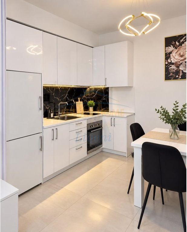 Shitet 2+1 i ndare ne 2 apartamente 1+1 , Kopshti Botanik , Tirane