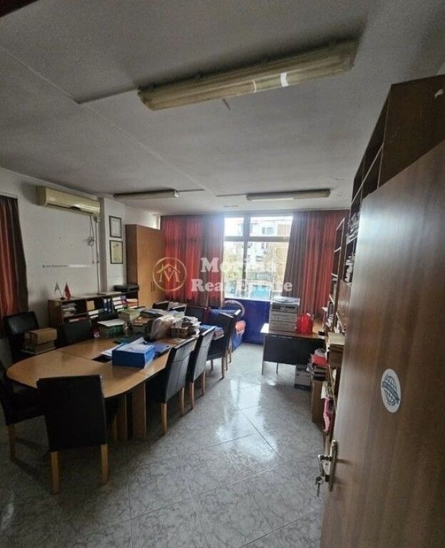 Qera | Ambjent Biznesi | Rruga Bardhyl | 1400 €/muaj