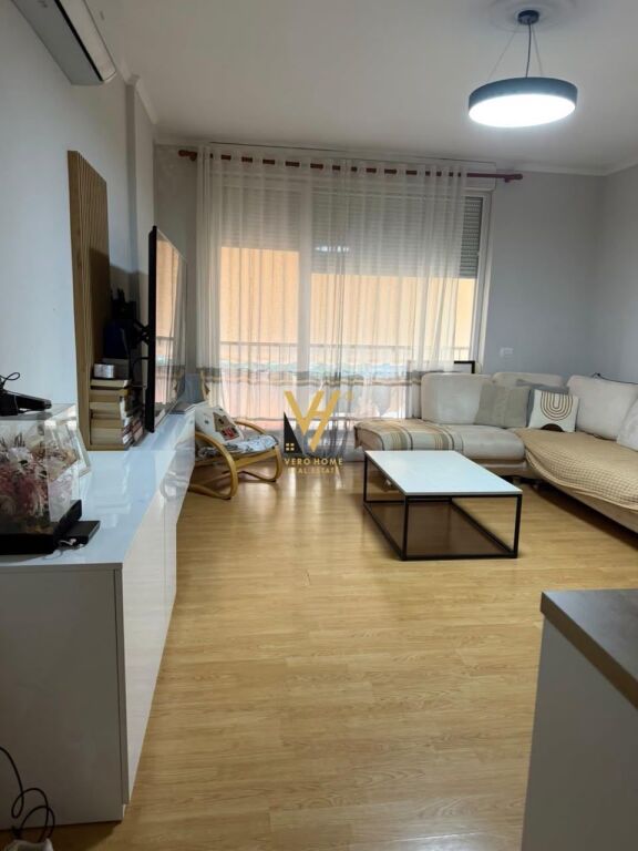 JEPET APARTAMENT 2+1+2+BLK ME QERA TE 21 DHJETORI 90.000 LEKE