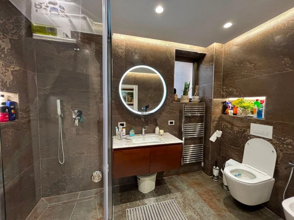VENDESI APPARTAMENTO 3+1+2 VIA KOSOVAREVE 300.000 EURO FH-93905
