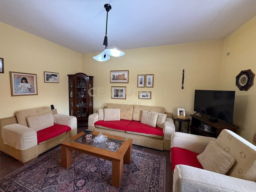 FOR RENT 2+1 APARTMENT LOCATED AT "RRUGA FORTUZI! 800 € /Month