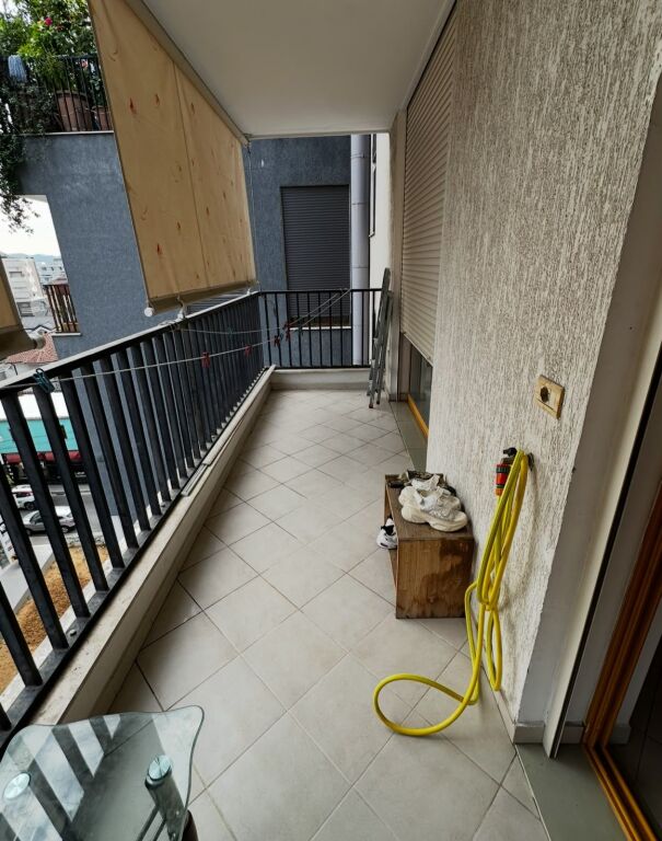 Apartament 1+1 per shitje te Komuna e Parisit