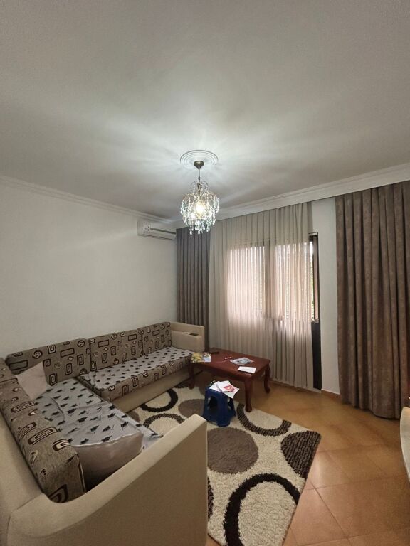 🏠Ne zonen e Ish Frigoriferit jepet me qera kati i II-te i nje vile 2+1,e mobiluar 50,000Leke