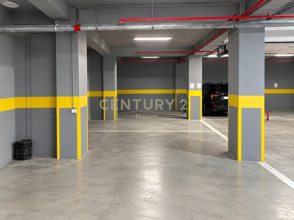 FOR RENT 4 PARKING SPACES + 1 STORAGE, BARRIKADAVE STREET