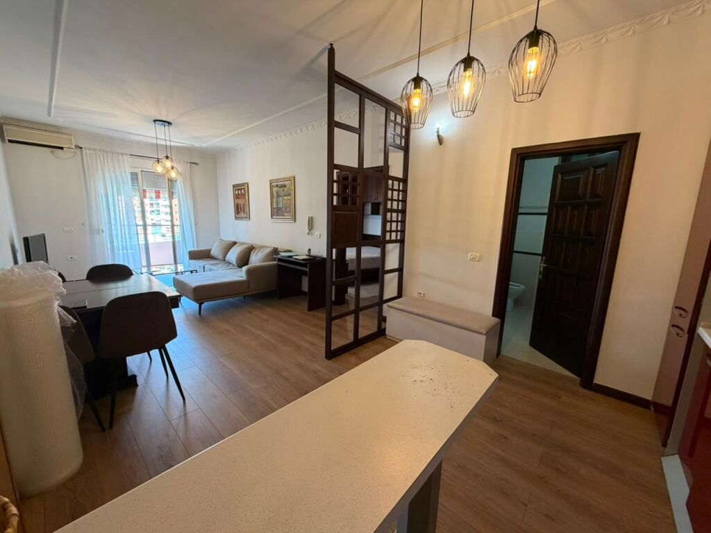 Appartamento 1+1 in affitto, Via Elbasanit, Tirana.