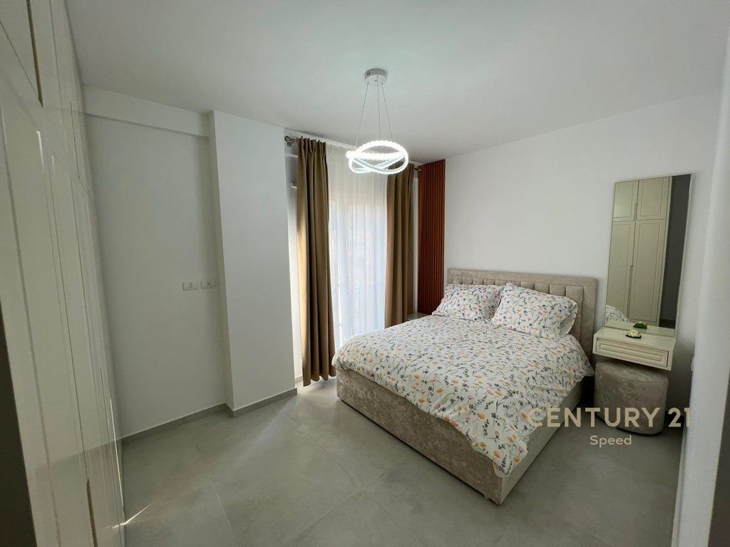 Apartment 2+1+2 never lived in before near the Red School for rent!