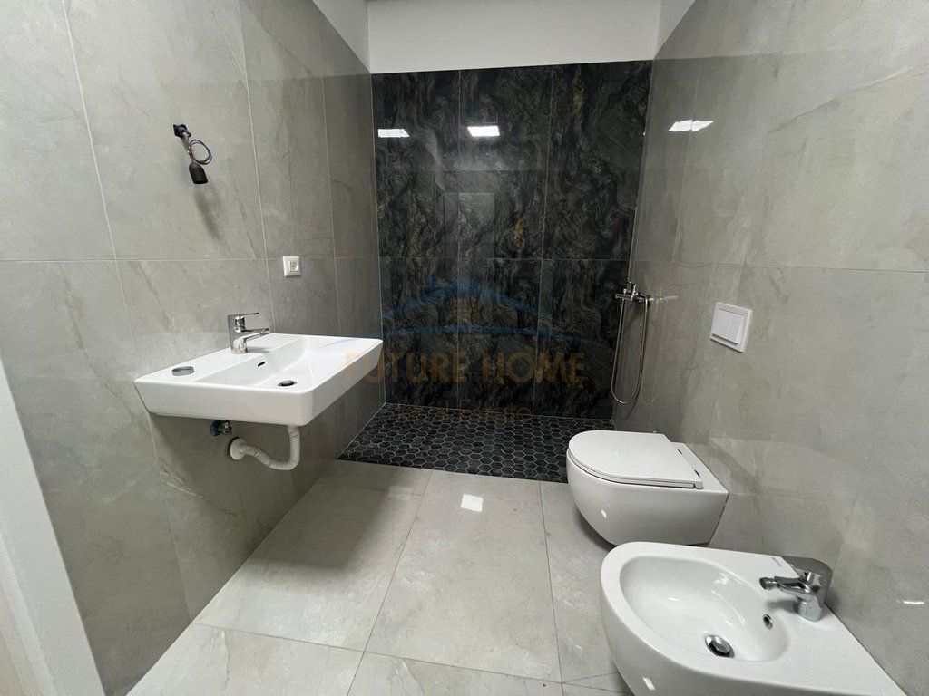 Rent, Business Premises, Kavaja Street, Tirana.