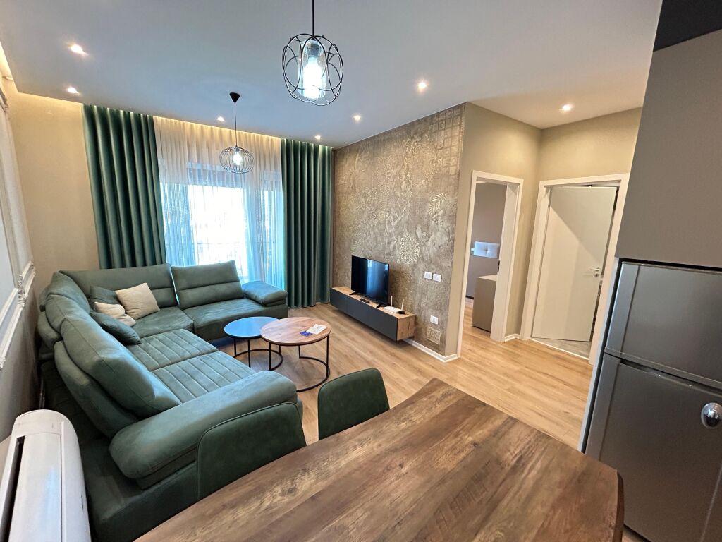 Apartment 1+1 for rent  Address: Kompleksi Kontakt 21 Dhjetori  7th Floor  Area 60 m2  Price: 65000 leke
