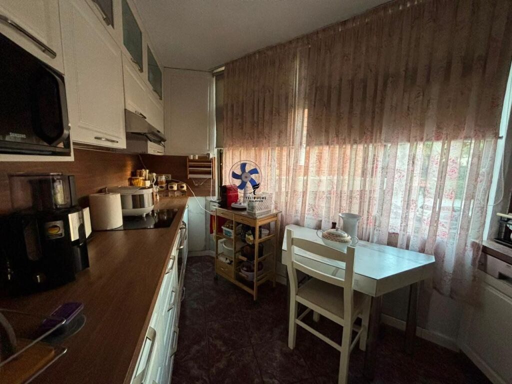 VENDESI APPARTAMENTO 3+1+2 VIA KOSOVAREVE 300.000 EURO FH-93905