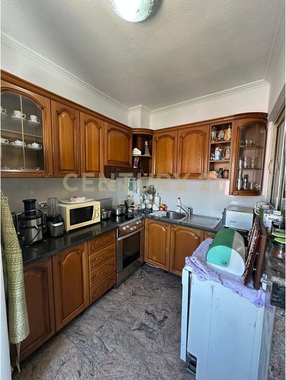 QENDER, APARTAMENT 2+1+2 PER QIRA 980 € /Muaj 90,000 Lekë /Muaj