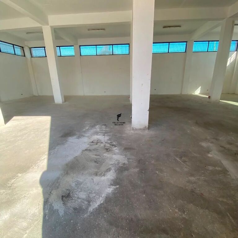MAGAZINE ME QERA 330 M2 VORE 140.000 LEKE FH-93974