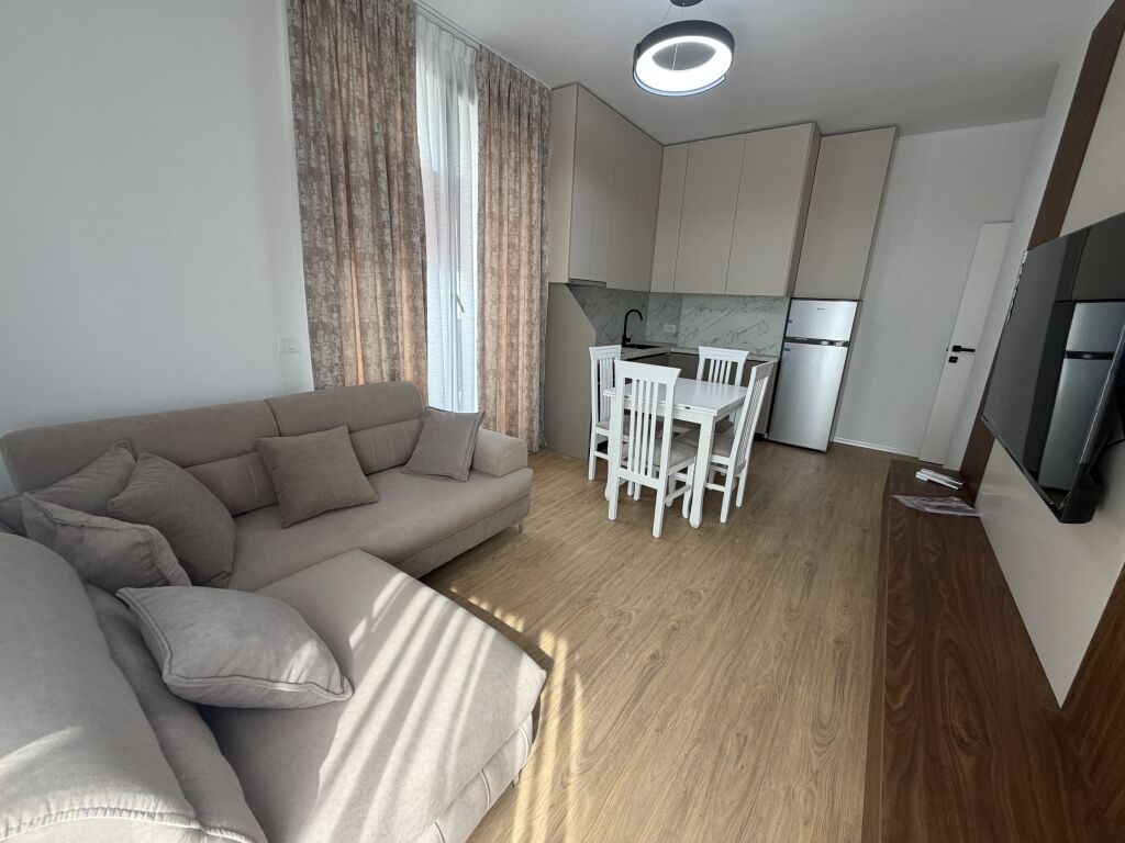 🏢 Jepet me qera apartament 2+1  +parkim 📍 Vendndodhja: Rruga Jordan Misja    💰 Çmimi: 85.000 lekë / muaj