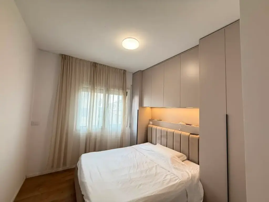 VENDIAMO APPARTAMENTO 2+1+2 PRESSO KODRA E DIELLIT!