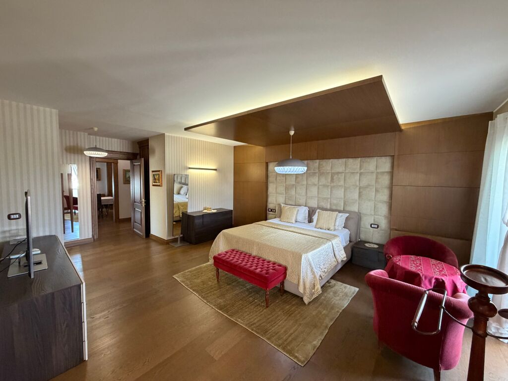 ✨ Elegance, space and comfort near the Zoo! ✨  🏡 Apartment 2+1+2 | 240 m² | 8th floor, top floor  In one of the most sought-after areas of Tirana, the Zoo 💰 Price: 2,200,000 lek