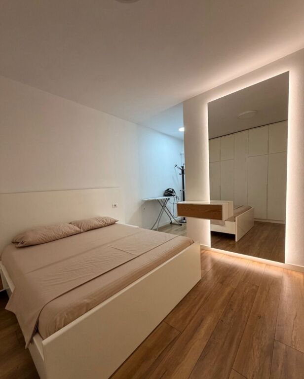 Jepet me qera Apartamenti 2+1 , Astir tek rrethi 600 mije leke te vjetra