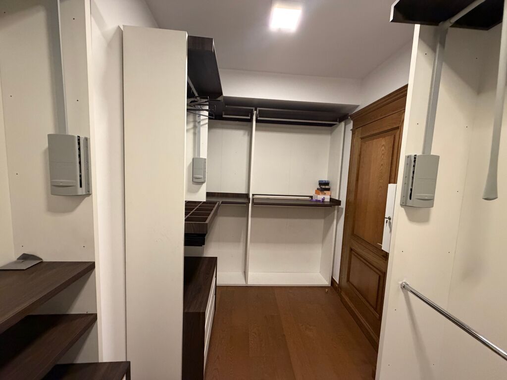 ✨ Elegance, space and comfort near the Zoo! ✨  🏡 Apartment 2+1+2 | 240 m² | 8th floor, top floor  In one of the most sought-after areas of Tirana, the Zoo 💰 Price: 2,200,000 lek