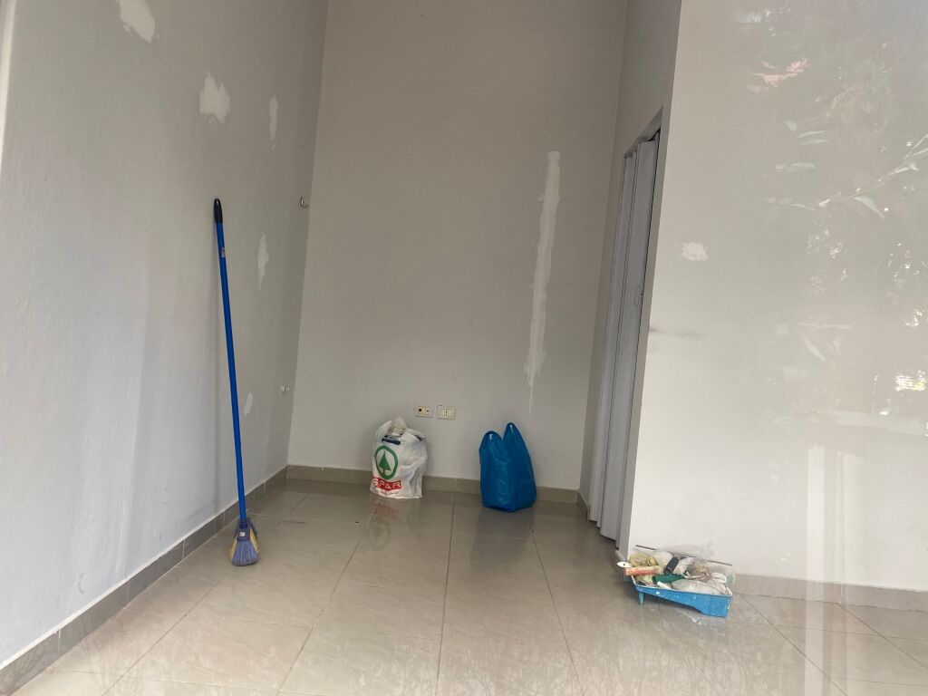 Shop for rent in Fresk!
