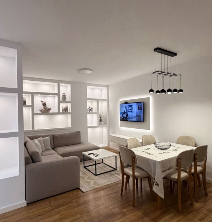 Jepet me qera Apartamenti 2+1 , Astir tek rrethi 600 mije leke te vjetra