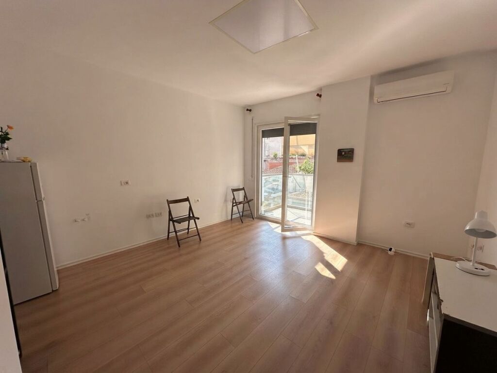 Qira, Studio 30 m², Tregu Çam, Tiranë