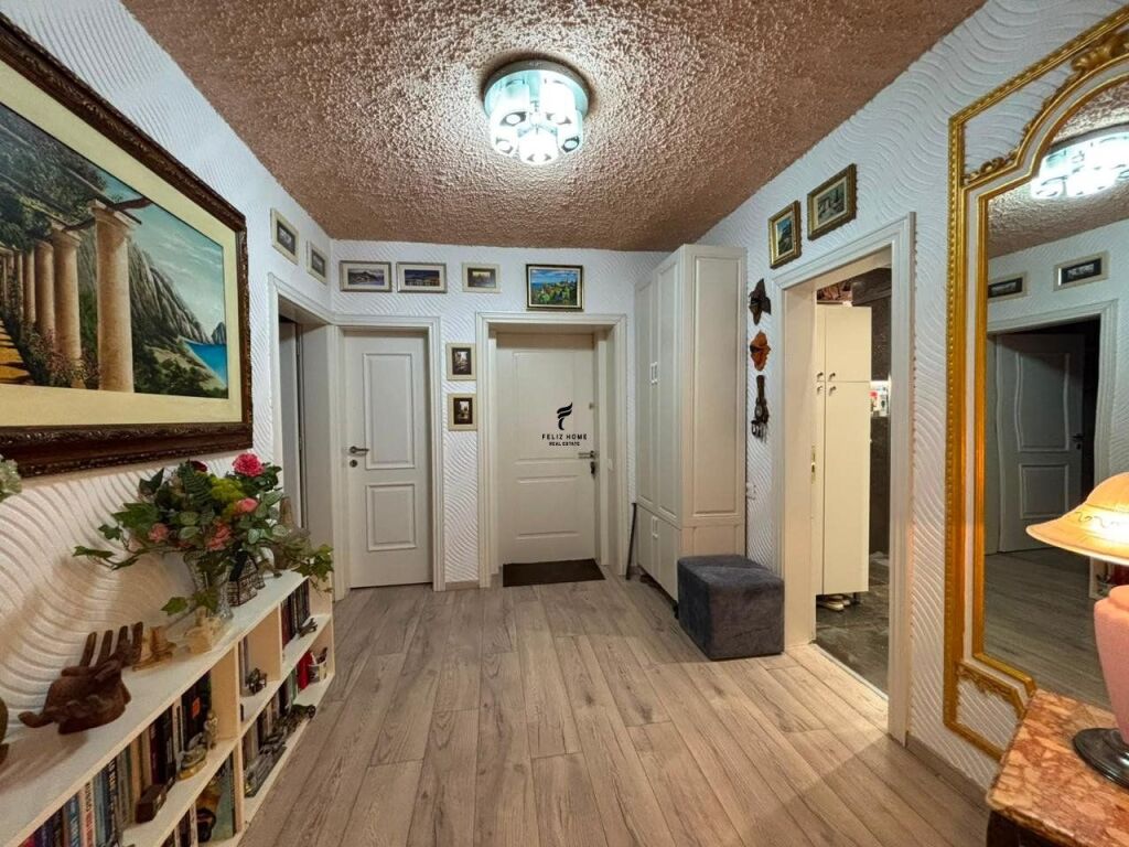 VENDESI APPARTAMENTO 3+1+2 VIA KOSOVAREVE 300.000 EURO FH-93905