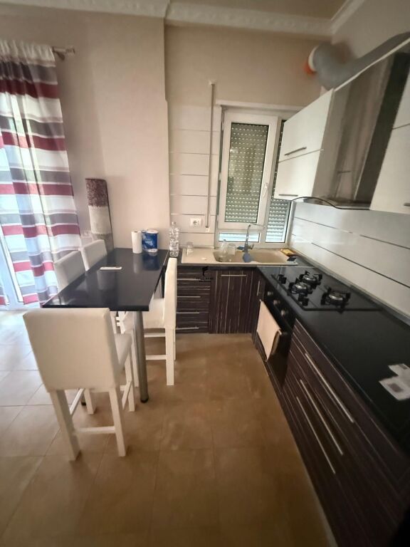 APARTAMENT ME QERA 2+1 LIQENI ARTIFICIAL 70.000 LEKE FH-93923