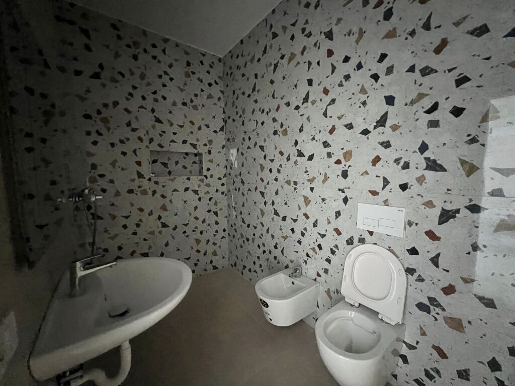 Qera, Apartament 2+1+2 Porta Tirana e Re, Sauk