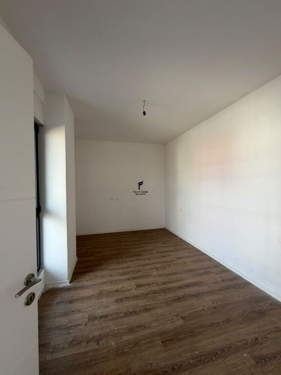 APARTAMENT ME QERA 1+1 BULEVARDI I RI 55.000 LEKE FH-94010