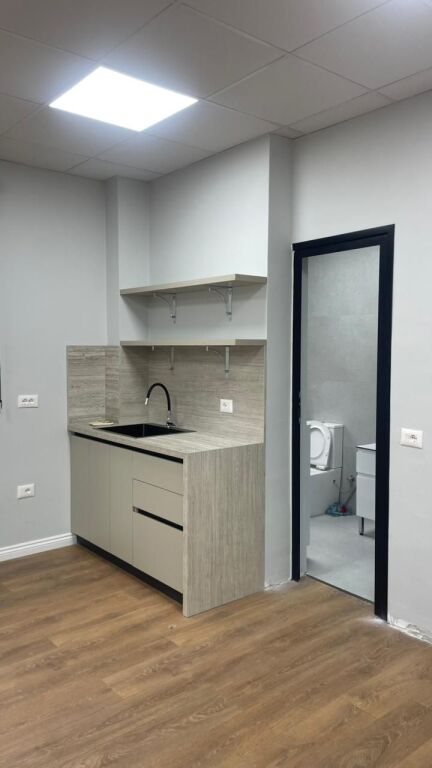 Qera | Ambjent Biznesi | Qendër | 950 €/muaj