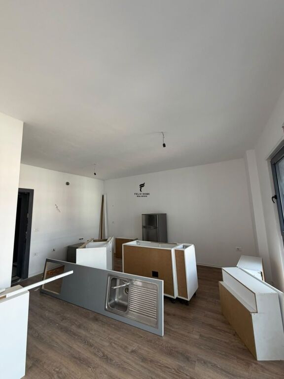 APARTAMENT ME QERA 1+1 BULEVARDI I RI 55.000 LEKE FH-94010
