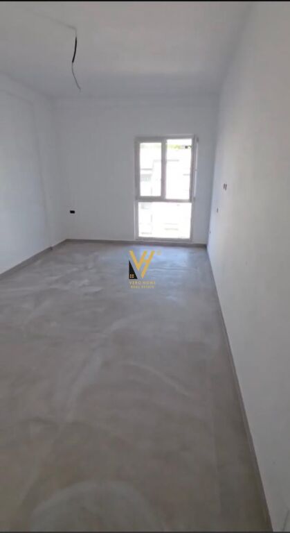 JEPET ZYRE 70 M2 ME QIRA TE KIKA 2, KOMUNA PARISIT 70.000 LEKE
