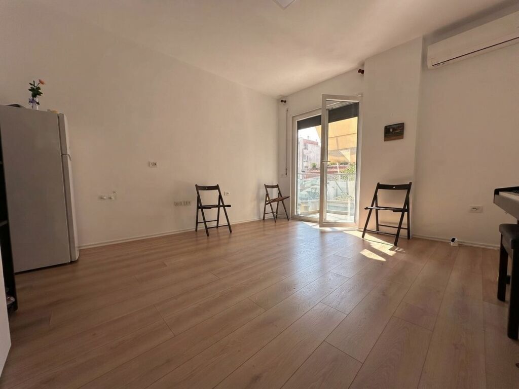 Qira, Studio 30 m², Tregu Çam, Tiranë