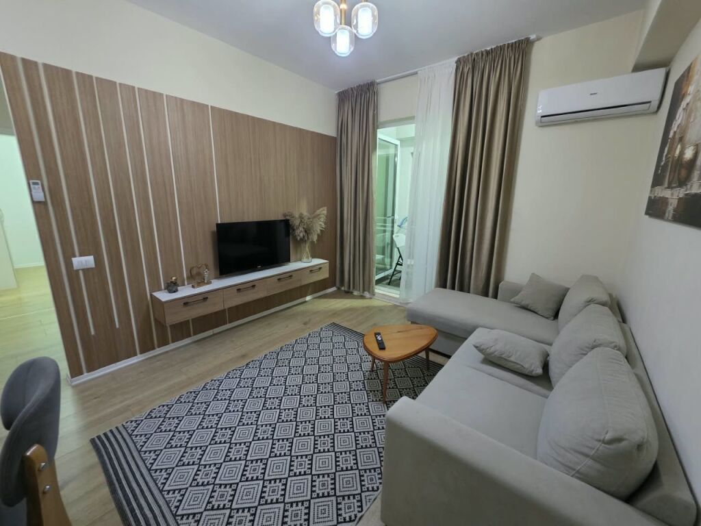 🏡 Appartamento 2+1 in affitto  📍 Via Siri Kodra   🏢 6° piano (con ascensore)  🛋️ Arredato   💰 Prezzo: 60.000 Lek/mese