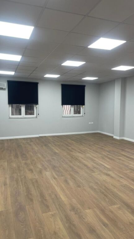Qera | Ambjent Biznesi | Qendër | 950 €/muaj