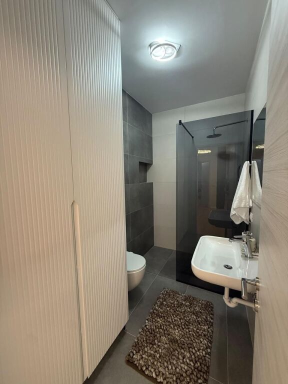 🏡 SHITET APARTAMENT MODERN 2+1 – BULEVARDI I RI