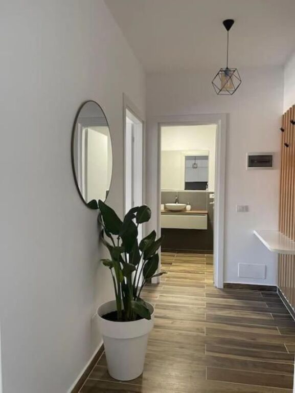 Qera | Apartament 1 + 1 + Parkim | Rruga e Barrikadave | 1000 €/muaj
