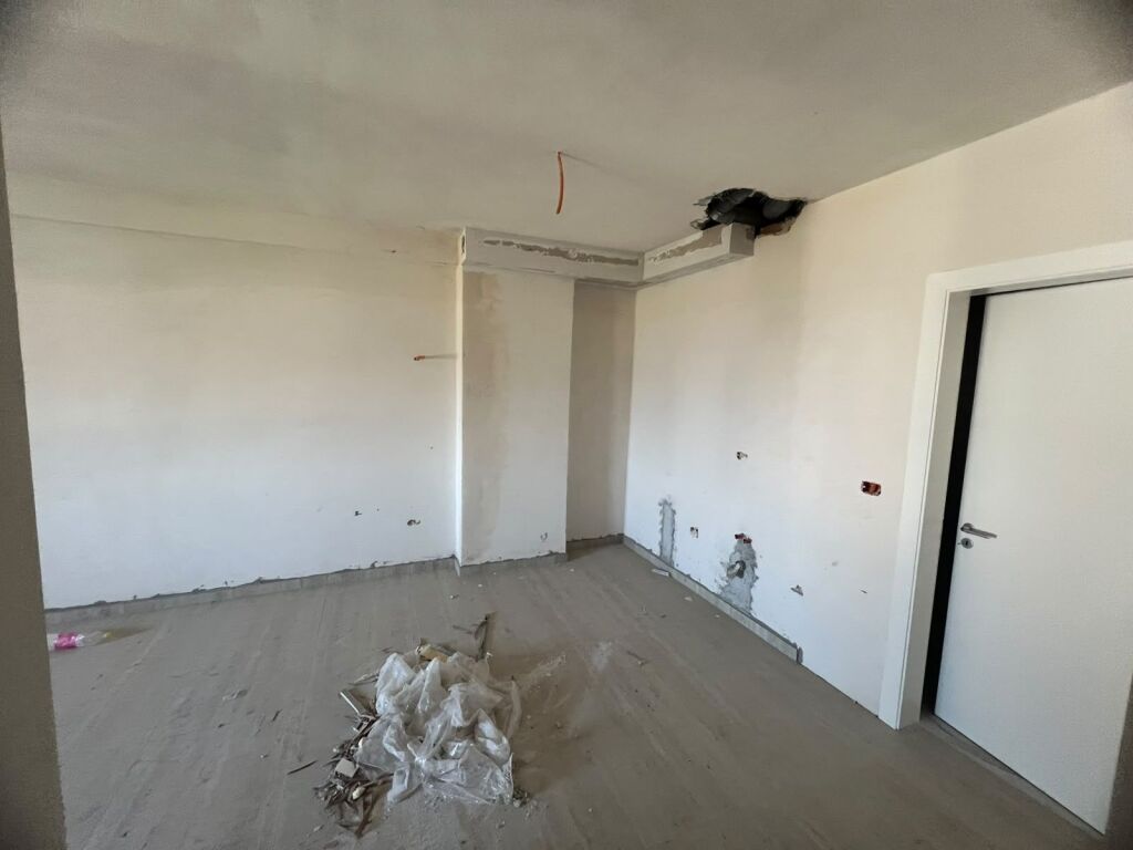 FOR SALE 1+1 APARTMENT NEAR THE GOLEMI ROUNDABOUT