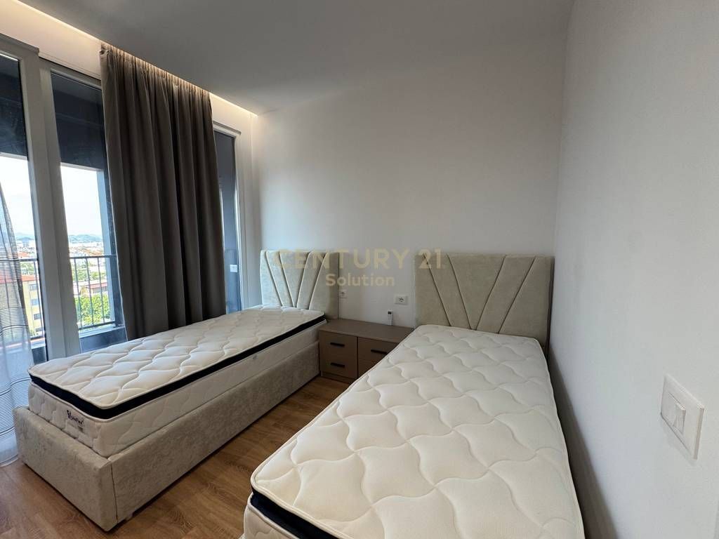 SHESIM 2+1PRANE BULEVARDIT TE RI 240,000 €