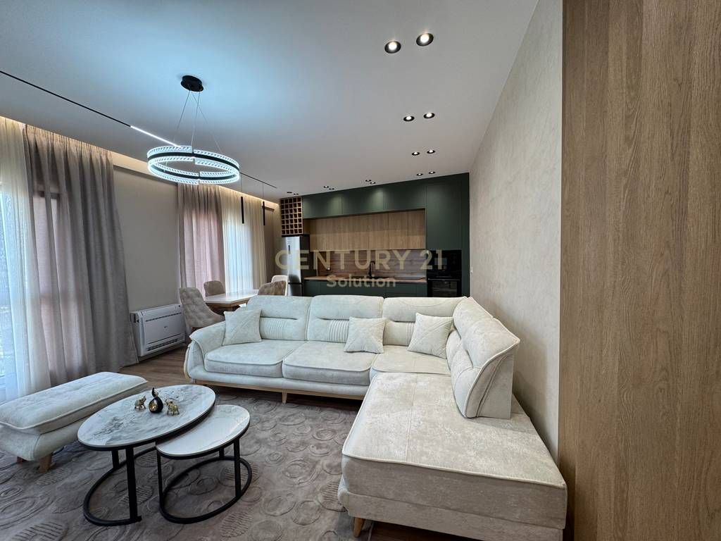 SHESIM 2+1PRANE BULEVARDIT TE RI 240,000 €