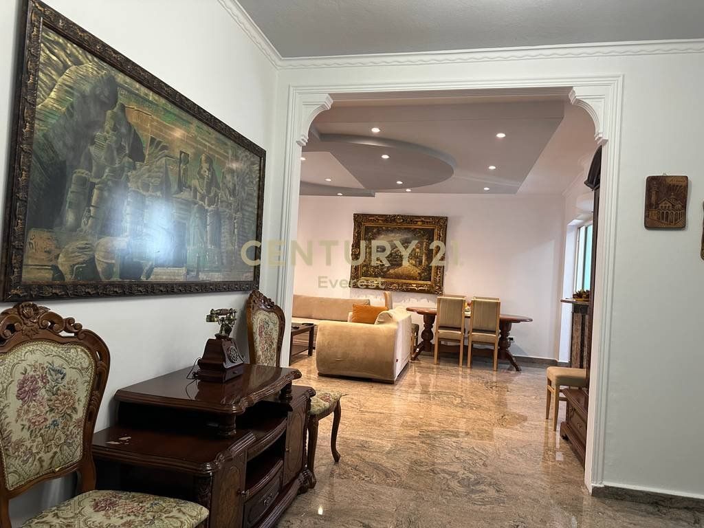 QENDER, APARTAMENT 2+1+2 PER QIRA 980 € /Muaj 90,000 Lekë /Muaj