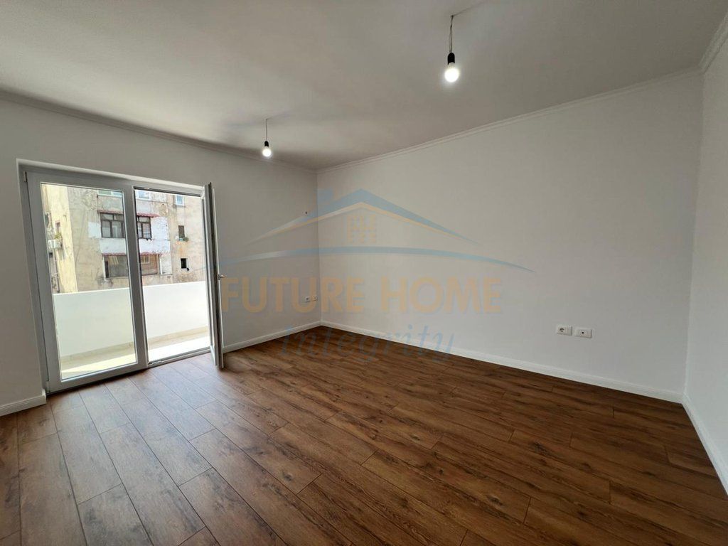 In vendita, Appartamento 1+1, Scuola Rossa, Tirana
