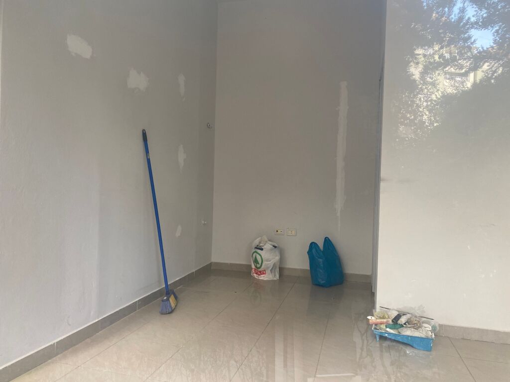 Shop for rent in Fresk!
