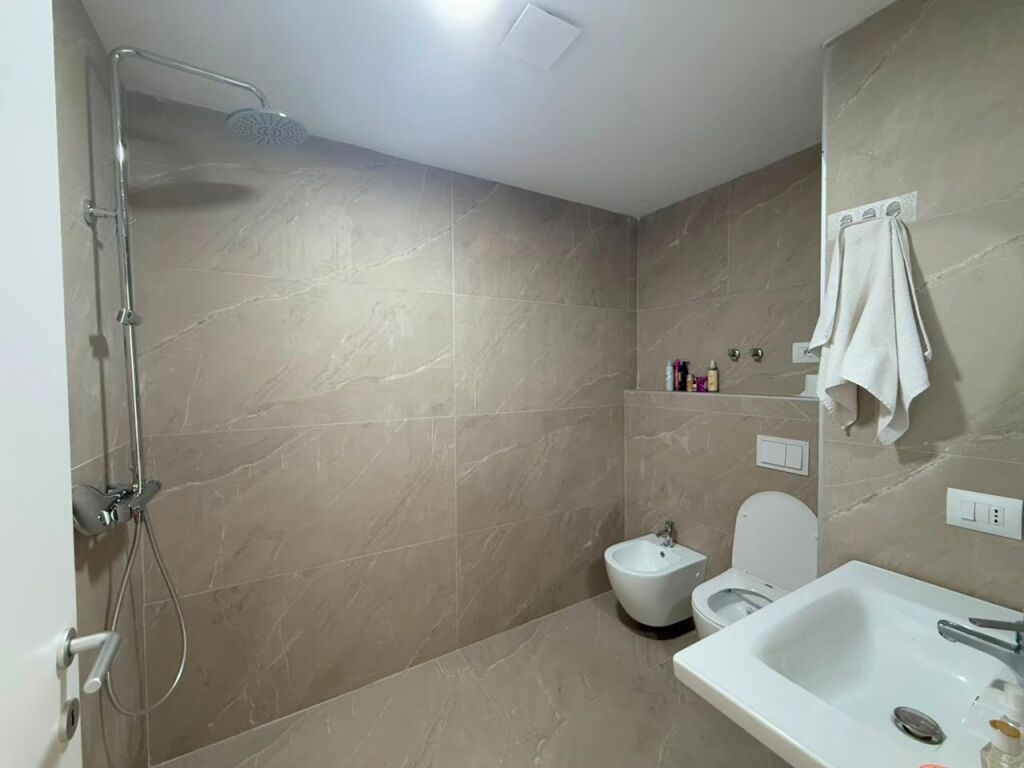 Apartment 2+1+2 for sale — Shqiponja Square, Access Tirana