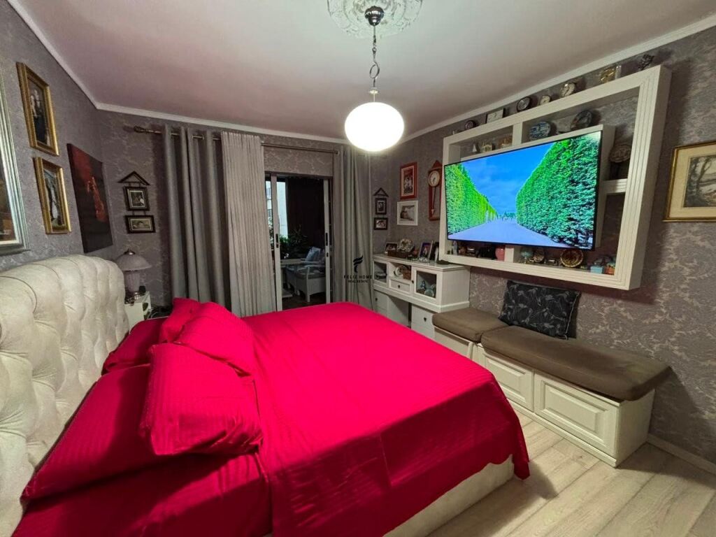 VENDESI APPARTAMENTO 3+1+2 VIA KOSOVAREVE 300.000 EURO FH-93905